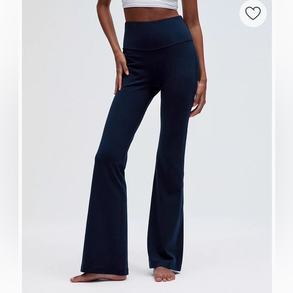 Lululemon Groove Nulu Super-High-Rise Flared Pant
Regular size 4
